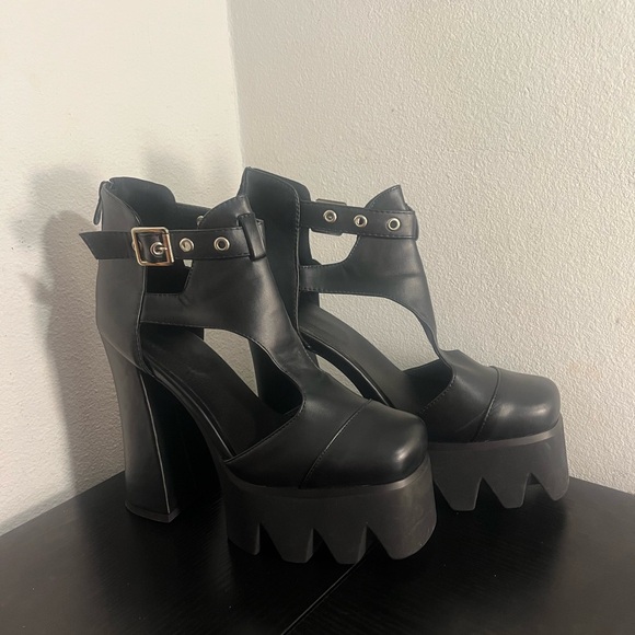 Shoes - Black Platform Chunky Heel Sandals